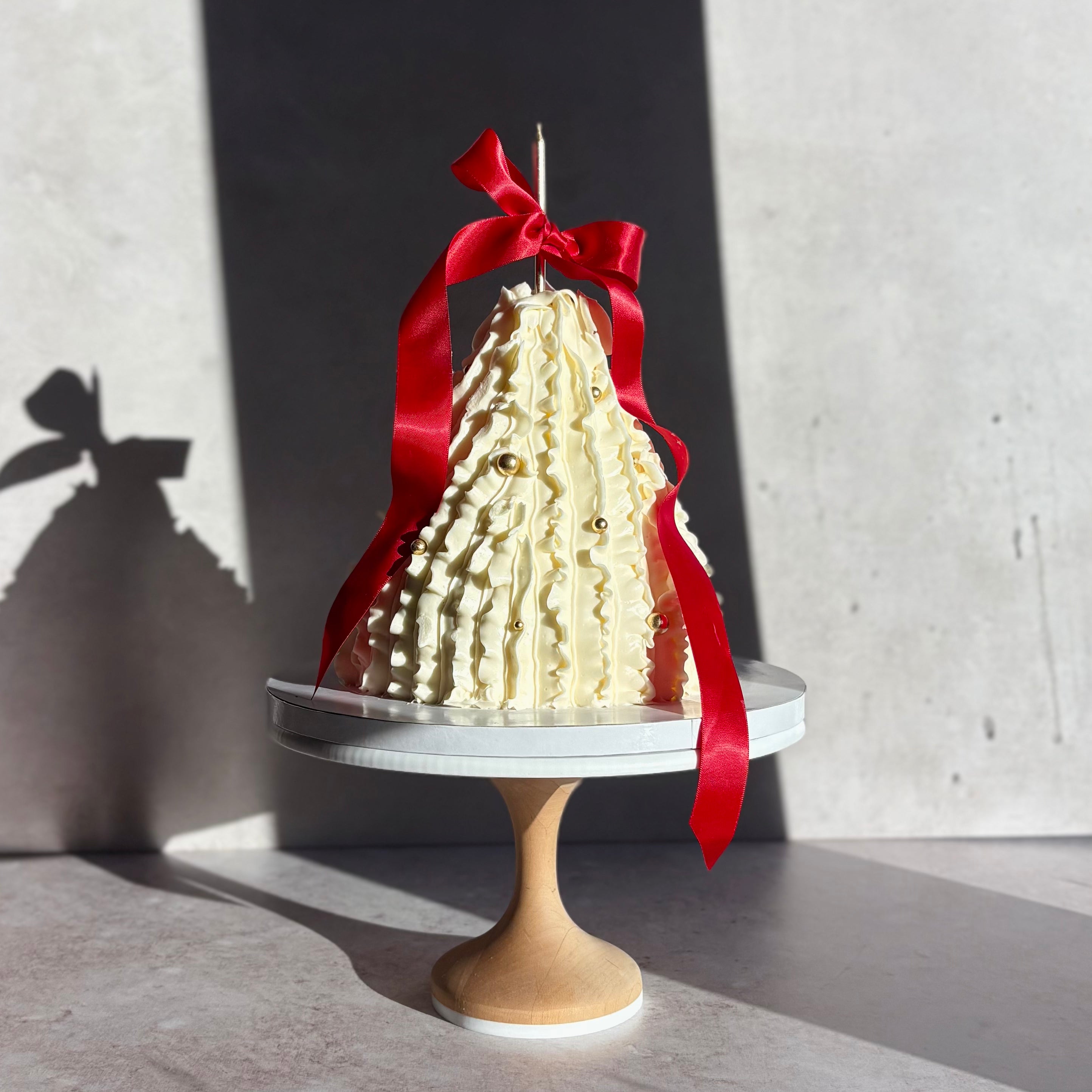 Torta De Cumpleaños Con Pan De Jengibre En Forma De Bailarina Con Velas Y  Malvavisco Para Niñas Foto de archivo - Imagen de tortas, gingerbread:  241712056, image size:2888x2888