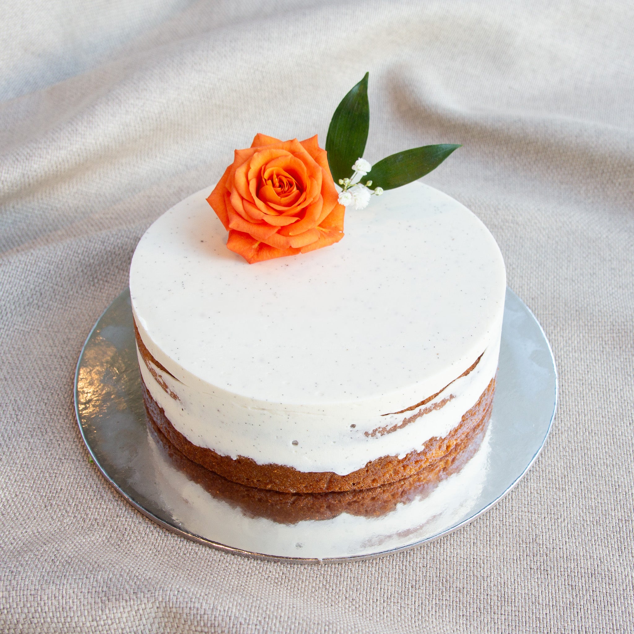 Torta De Celebración De Cinta Dorada : Postre Lujoso Con Velas Y Regalos  Para Cumpleaños O Boda Caros Dulce Stock de ilustración - Ilustración de  pasteles, delicioso: 311590499, image size:2048x2048